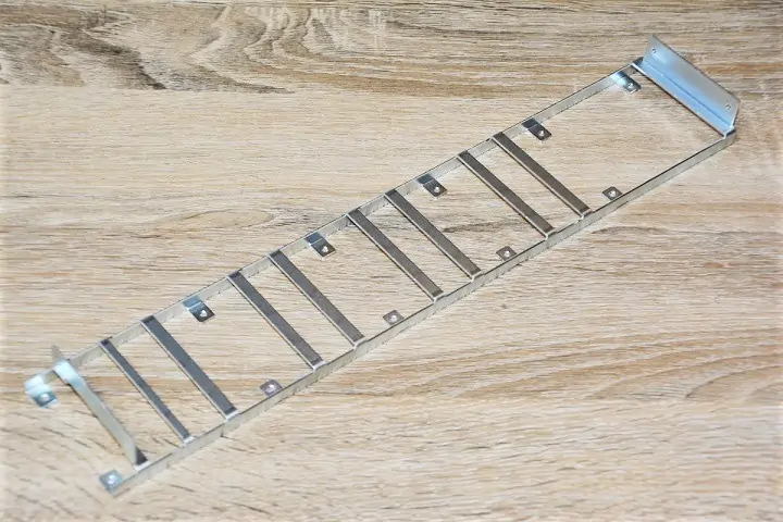 精密板金加工製品のご紹介 (半導体装置ステ-)